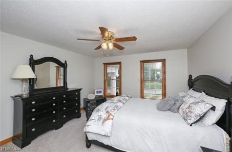 1597 Pilgrims Knob SE Canton OH 44709