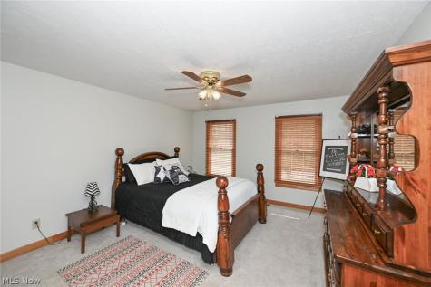 1597 Pilgrims Knob SE Canton OH 44709