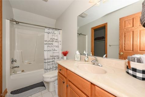 1597 Pilgrims Knob SE Canton OH 44709