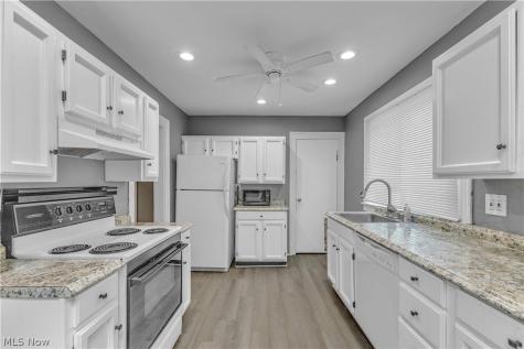 270 Pasadena Elyria OH 44035