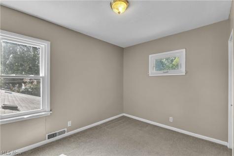 270 Pasadena Elyria OH 44035
