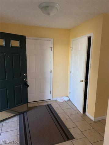 326 Breckenridge Oval Elyria OH 44035
