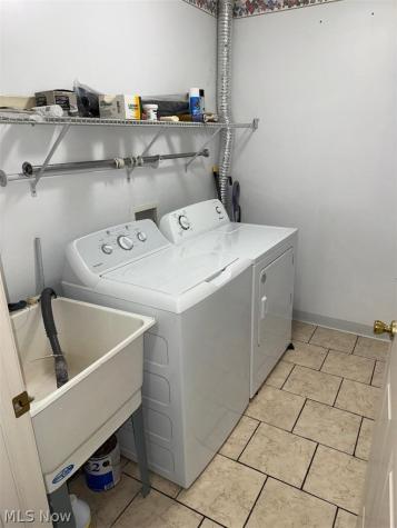326 Breckenridge Oval Elyria OH 44035