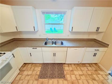 1284 E 348th Street Eastlake OH 44095