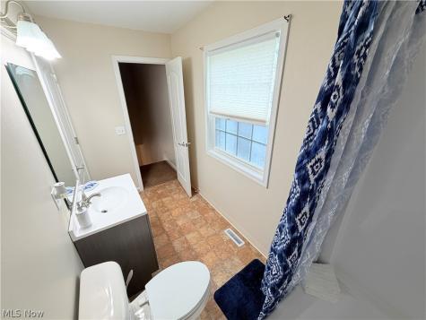 1284 E 348th Street Eastlake OH 44095