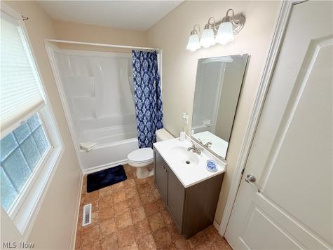 1284 E 348th Street Eastlake OH 44095