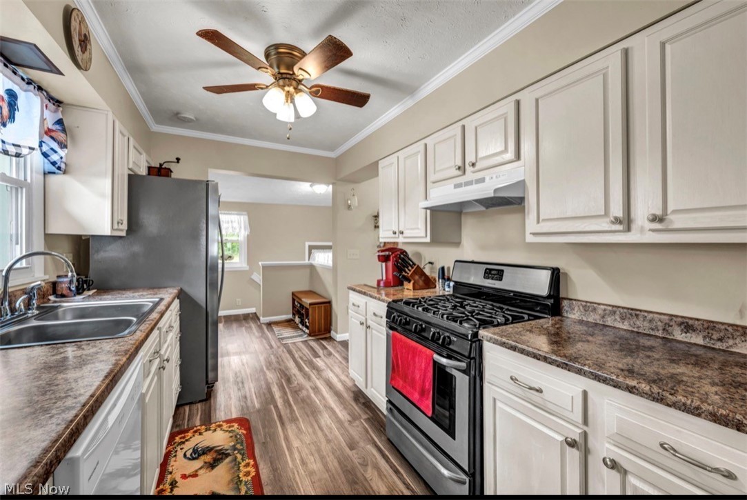 77 S Crowell Avenue Geneva OH 44041