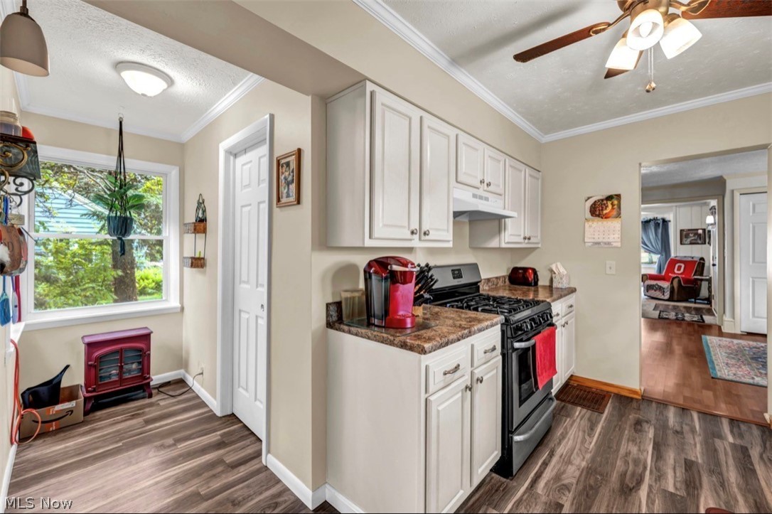 77 S Crowell Avenue Geneva OH 44041