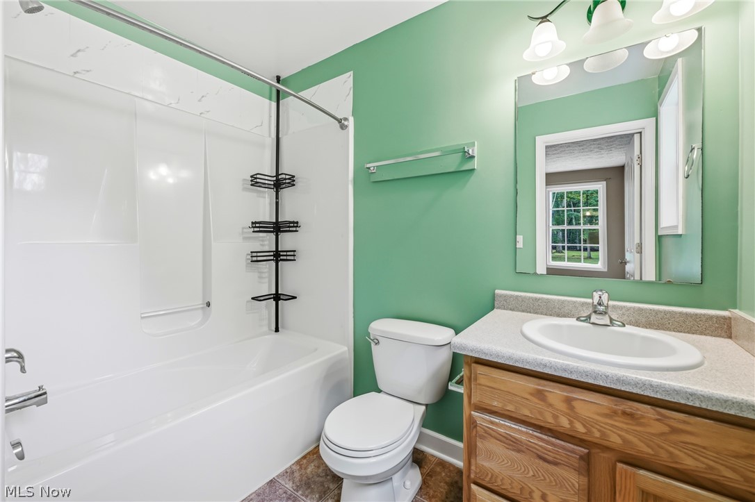 2930 Selkirk Bush Road SW Warren OH 44481