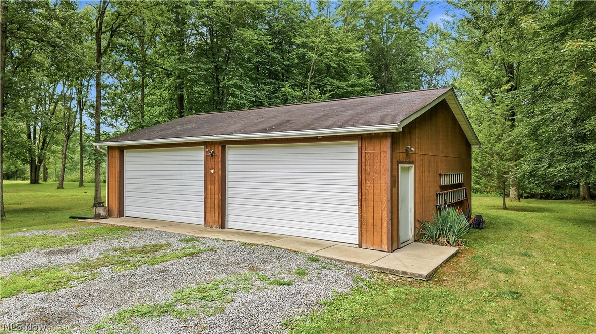 2930 Selkirk Bush Road SW Warren OH 44481