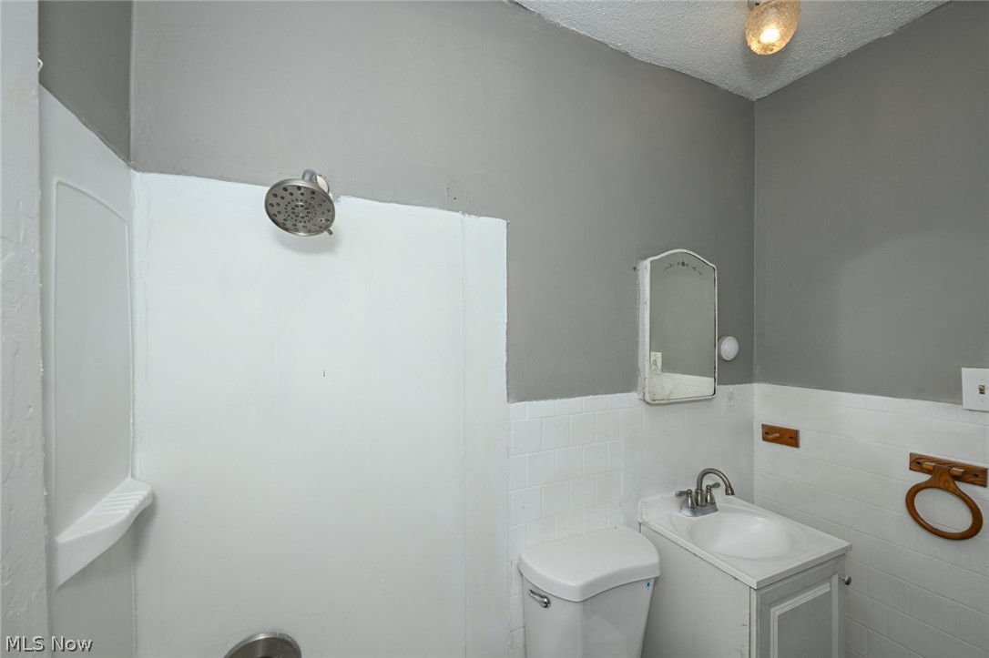 6153 Morton Avenue Cleveland OH 44127