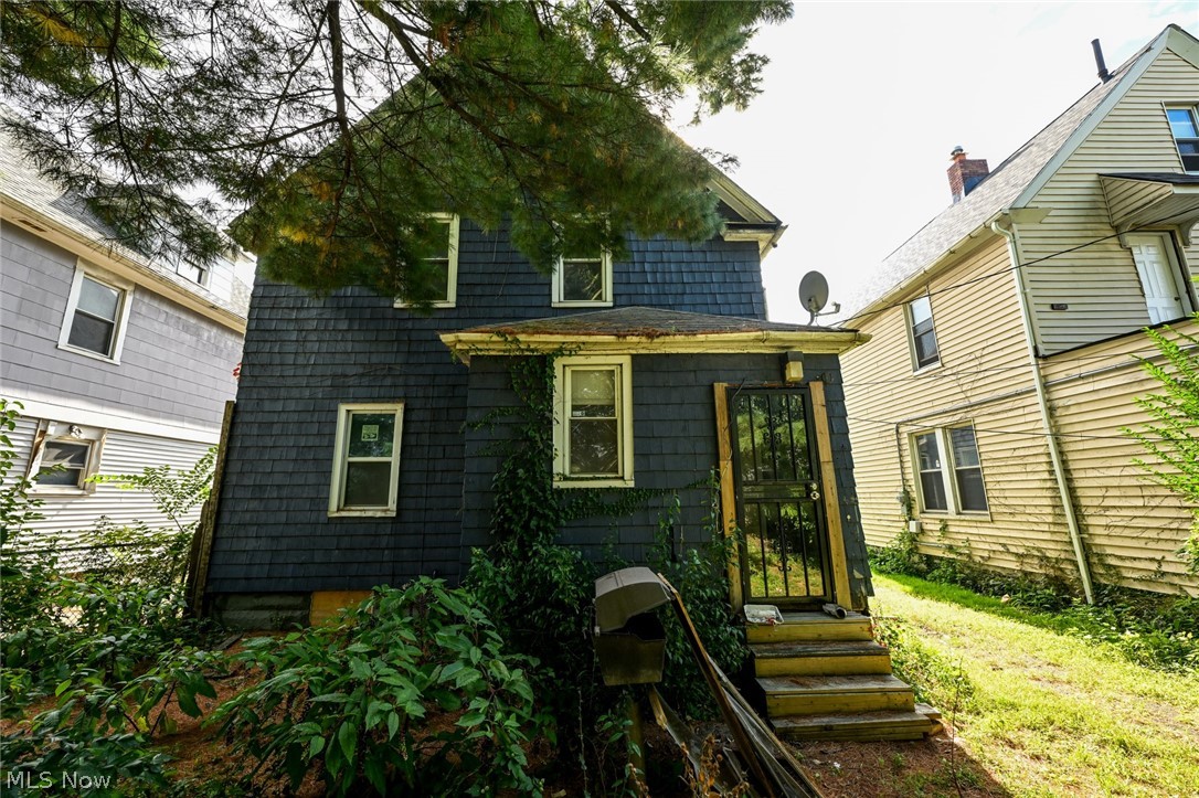 6153 Morton Avenue Cleveland OH 44127