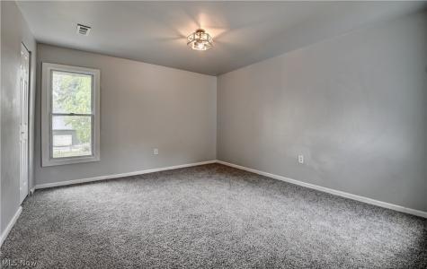 325 W Maryland Avenue Sebring OH 44672