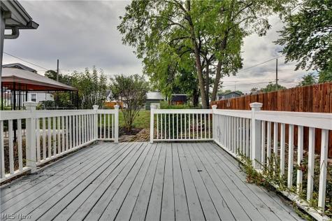 325 W Maryland Avenue Sebring OH 44672
