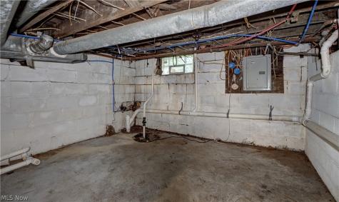 325 W Maryland Avenue Sebring OH 44672