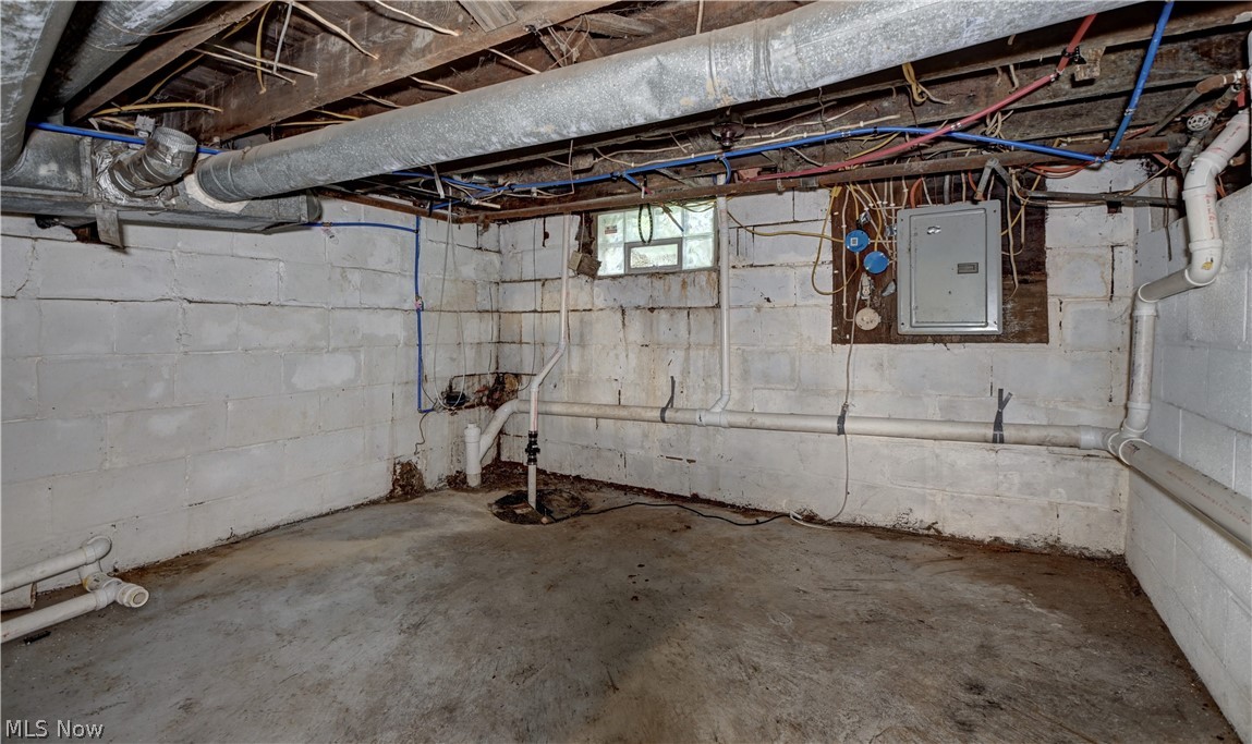 325 W Maryland Avenue Sebring OH 44672