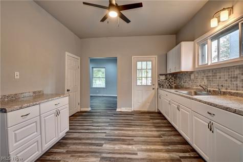 325 W Maryland Avenue Sebring OH 44672