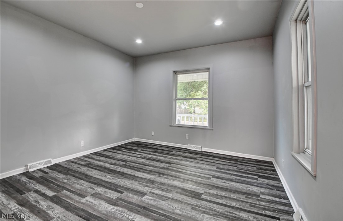 325 W Maryland Avenue Sebring OH 44672
