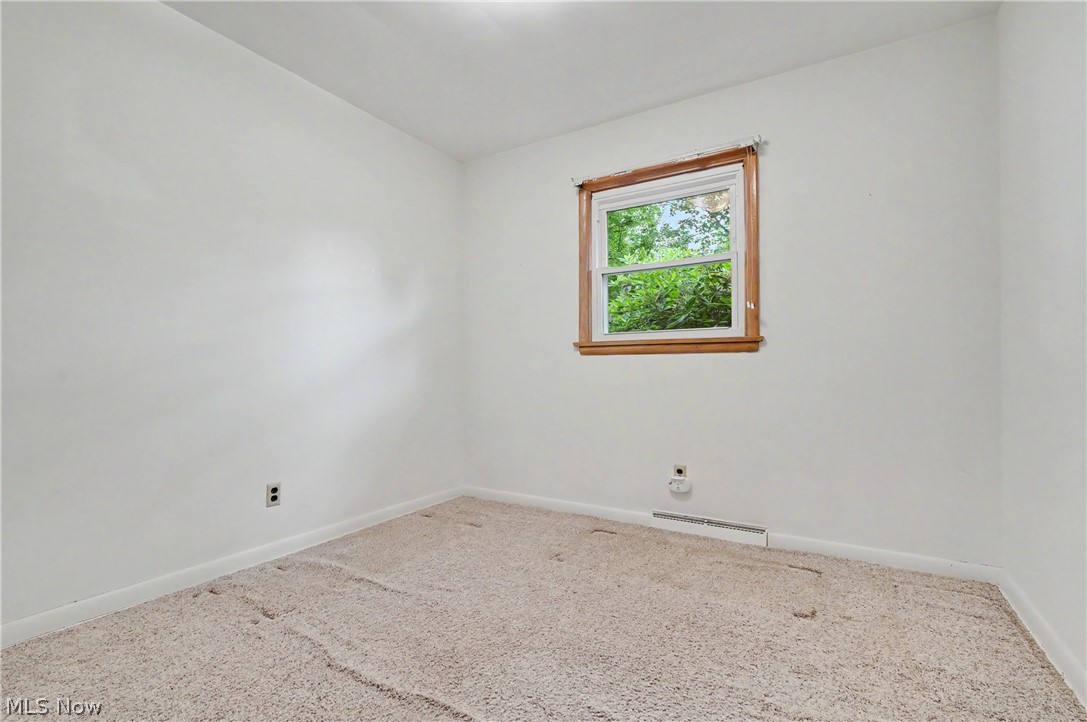 1974 Silver Fox Lane NE Warren OH 44484