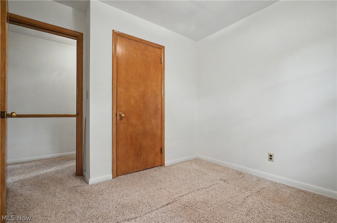 1974 Silver Fox Lane NE Warren OH 44484