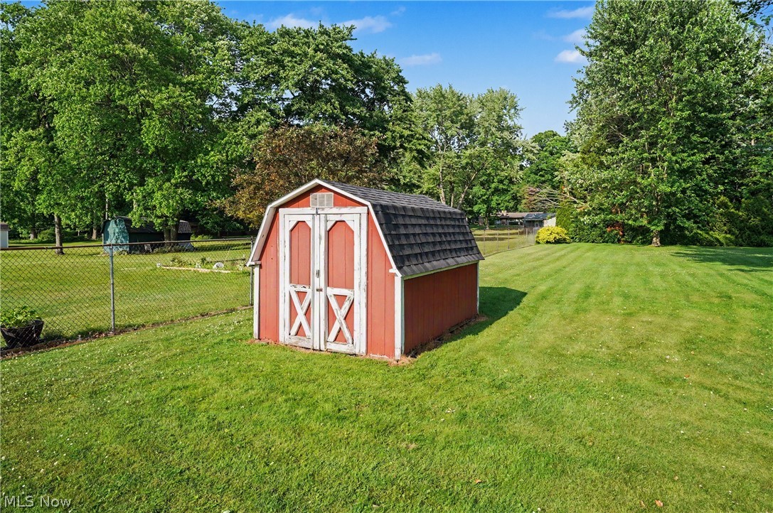 1974 Silver Fox Lane NE Warren OH 44484