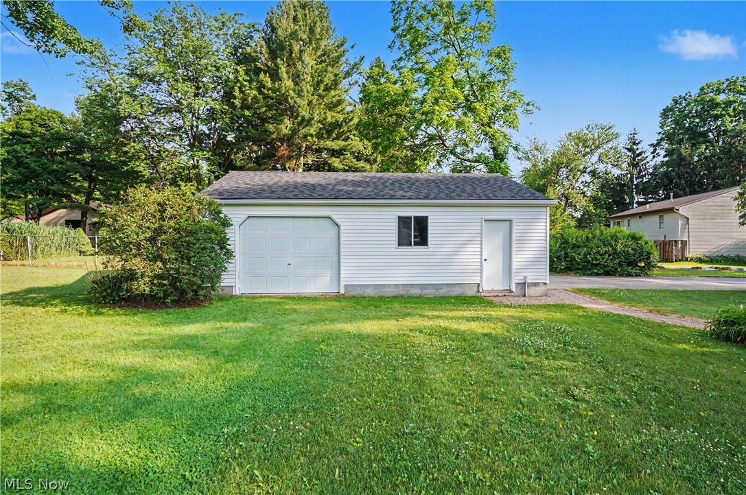 1974 Silver Fox Lane NE Warren OH 44484