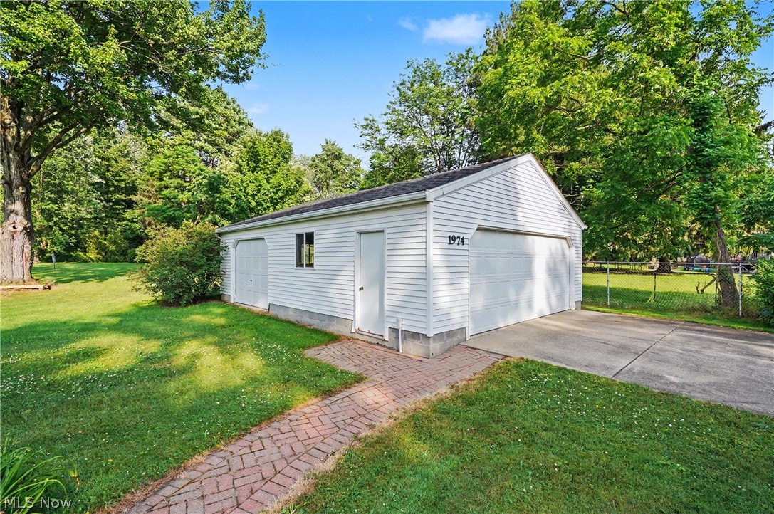 1974 Silver Fox Lane NE Warren OH 44484