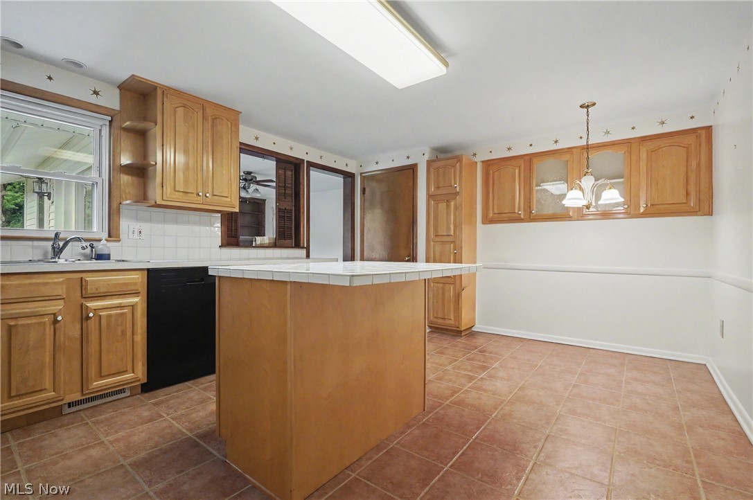 1974 Silver Fox Lane NE Warren OH 44484