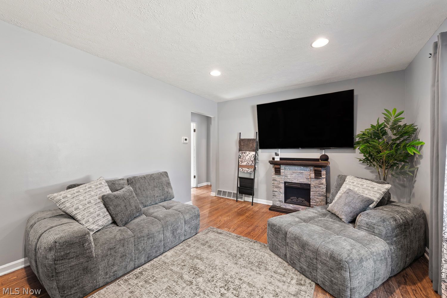259 Inwood Boulevard Avon Lake OH 44012