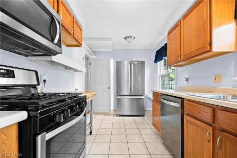 1272 Gordon Road Lyndhurst OH 44124