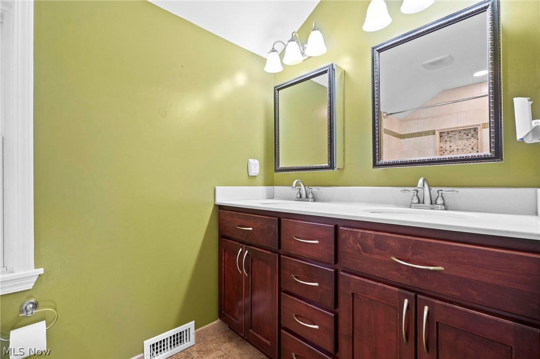 1272 Gordon Road Lyndhurst OH 44124