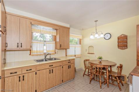 16897 Mapleboro Avenue Maple Heights OH 44137