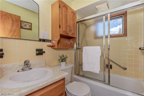 16897 Mapleboro Avenue Maple Heights OH 44137