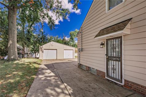 16897 Mapleboro Avenue Maple Heights OH 44137