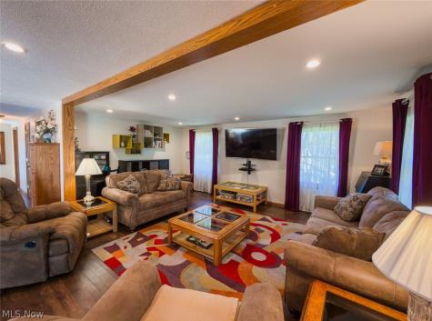 6093 Joliat Avenue Louisville OH 44641