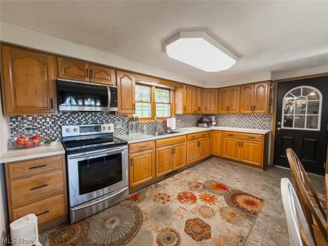 6093 Joliat Avenue Louisville OH 44641