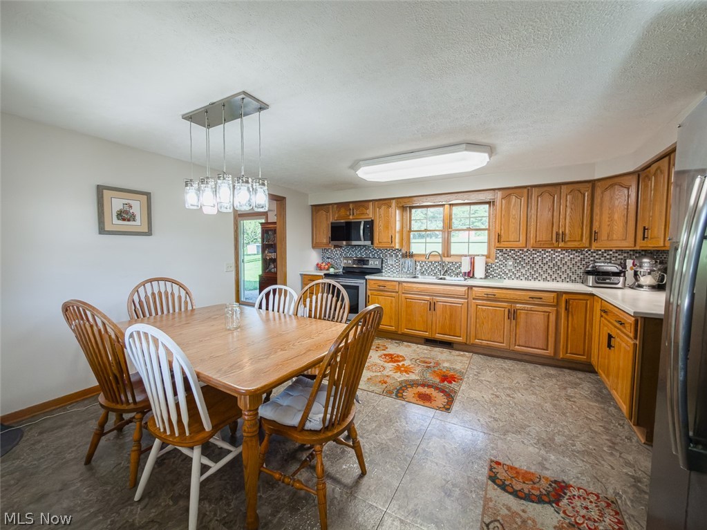 6093 Joliat Avenue Louisville OH 44641