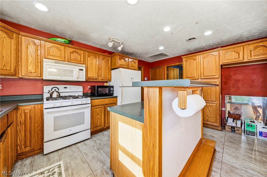 1050 Lake Road Conneaut OH 44030