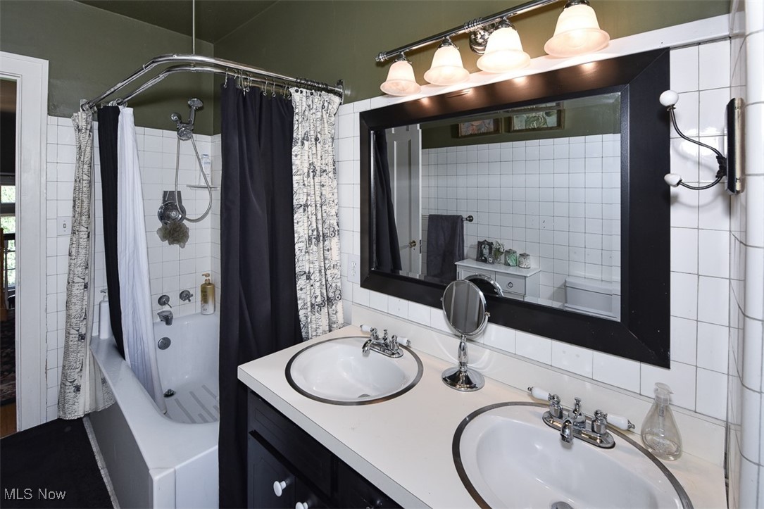 382 Bassett Road Bay Village OH 44140