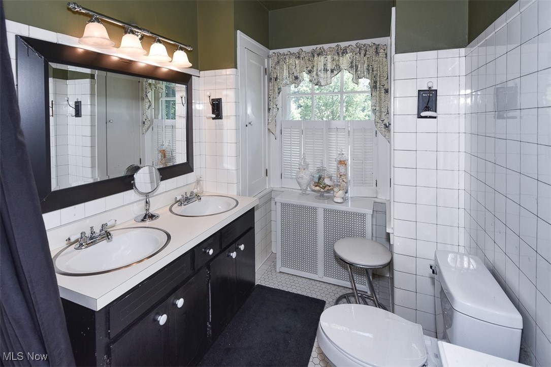 382 Bassett Road Bay Village OH 44140