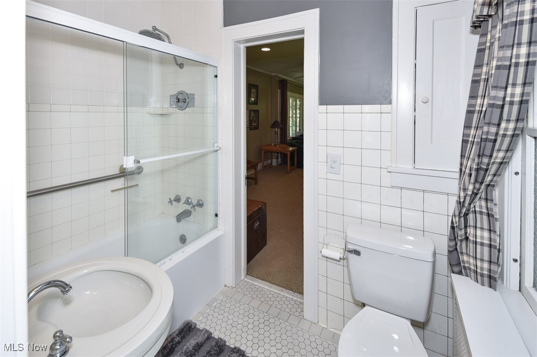 382 Bassett Road Bay Village OH 44140