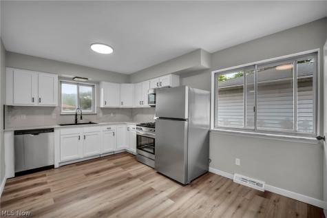 5597 Kenton Avenue Maple Heights OH 44137