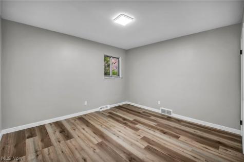 5597 Kenton Avenue Maple Heights OH 44137