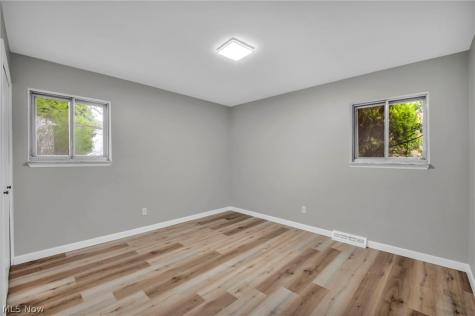 5597 Kenton Avenue Maple Heights OH 44137