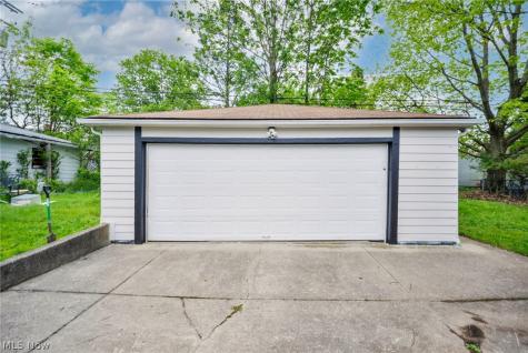 5597 Kenton Avenue Maple Heights OH 44137