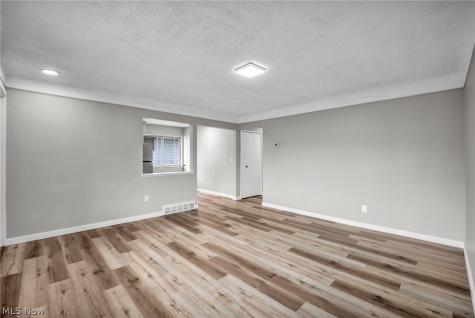 5597 Kenton Avenue Maple Heights OH 44137