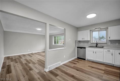 5597 Kenton Avenue Maple Heights OH 44137