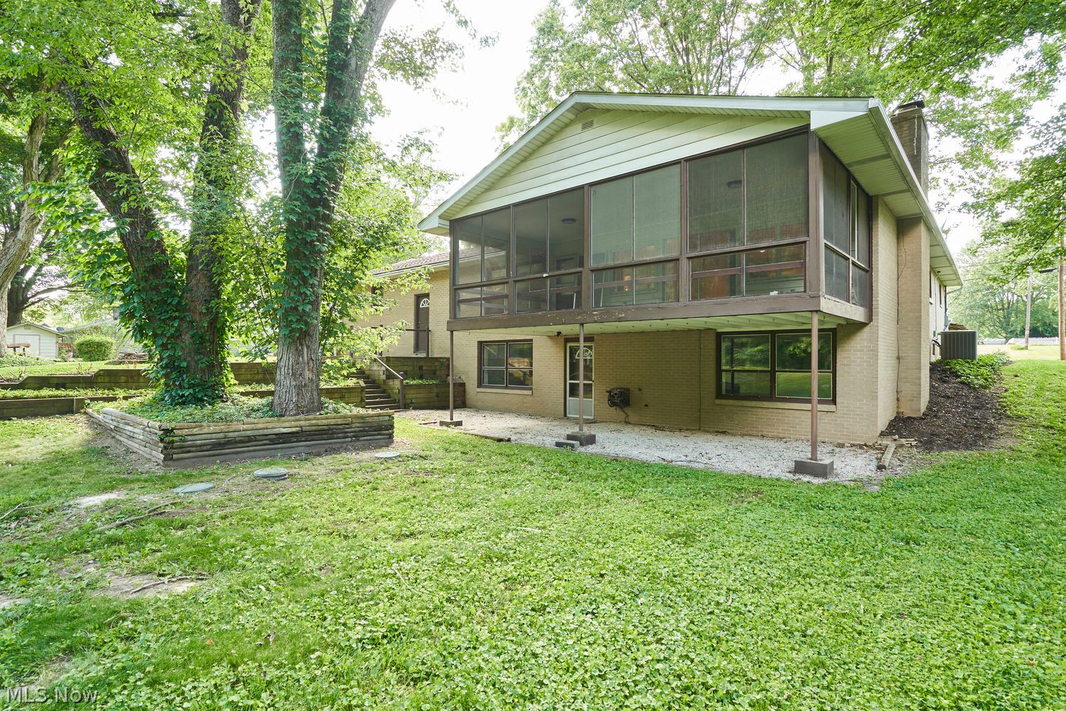 1097 Oak Tree Road Akron OH 44320