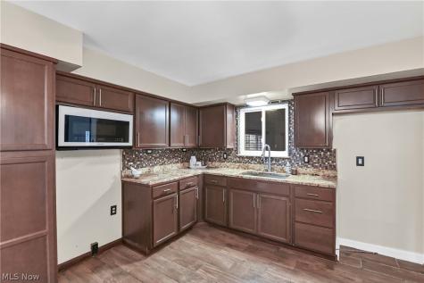 3637 Hunter Drive North Olmsted OH 44070
