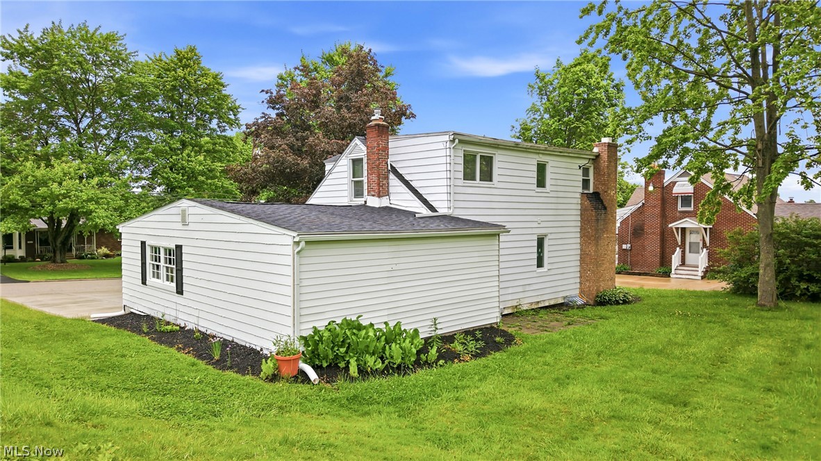 2413 W Manor Avenue Youngstown OH 44514